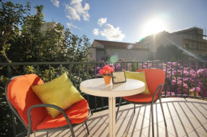 Отель Apartments Nina Beach  Макарска 